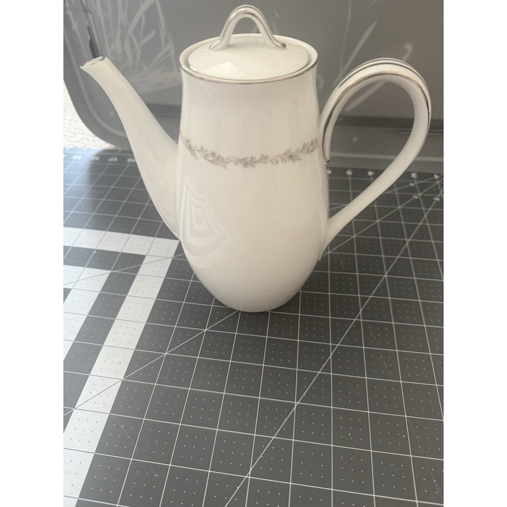 Noritake Crestmont Coffee Pot with Lid 6013